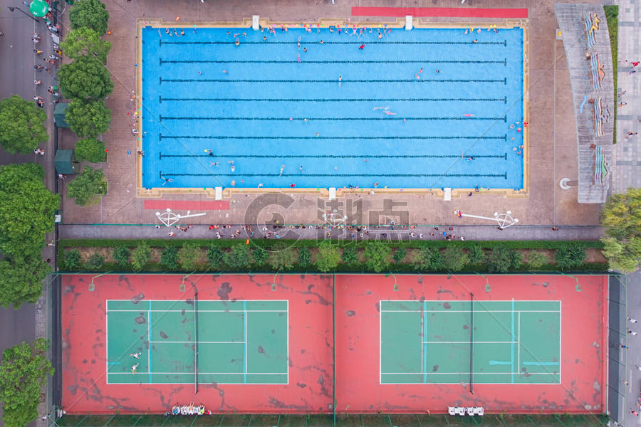 武汉大学游泳池和网球场图片素材免费下载