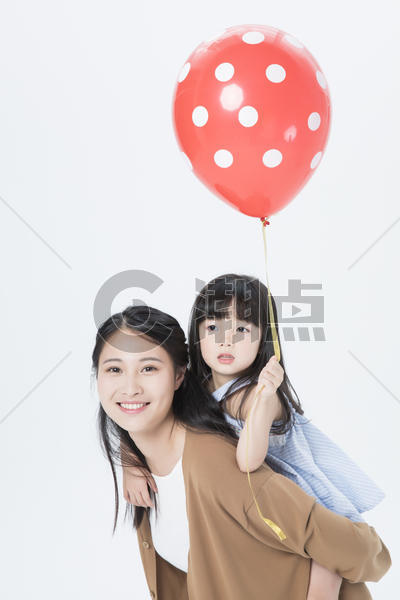 母女玩气球图片素材免费下载