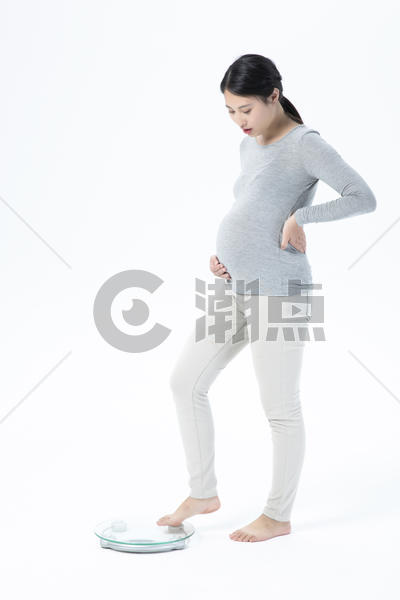 孕妇称体重图片素材免费下载
