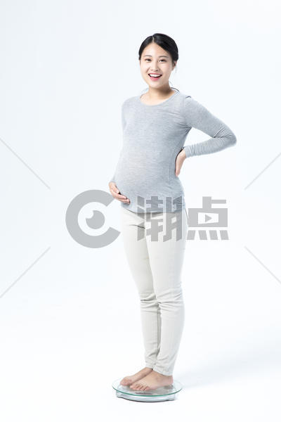孕妇称体重图片素材免费下载