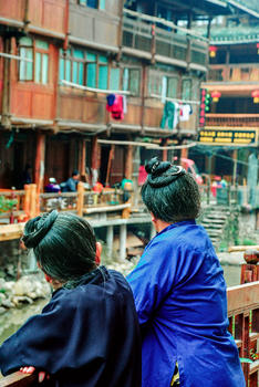 贵州侗寨侗族老妇人图片素材免费下载