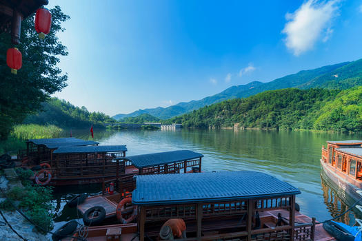 湖北旅游景点九宫山云中湖的游船图片素材免费下载