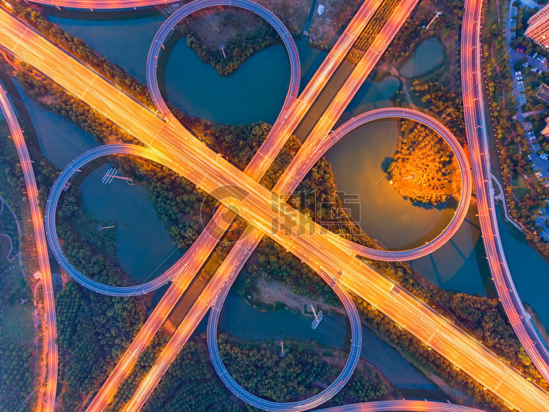 俯瞰城市灯火通明的立交桥图片素材免费下载