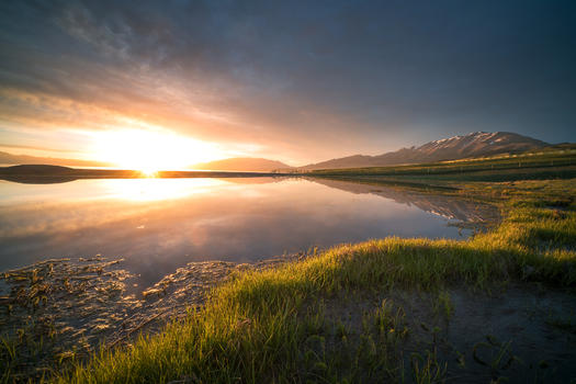 新疆湿地落日图片素材免费下载
