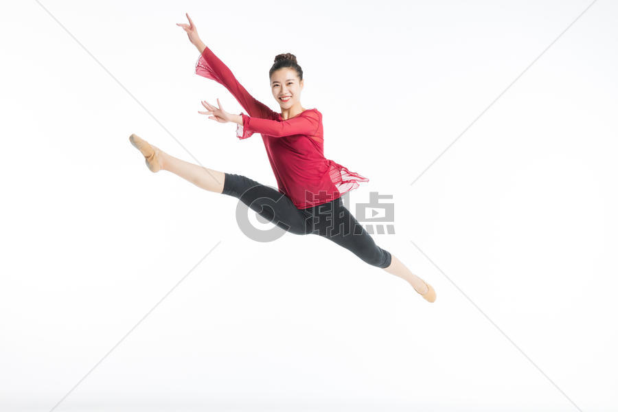 舞蹈美女跳跃图片素材免费下载