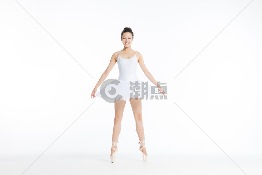 舞蹈美女跳芭蕾舞图片素材免费下载