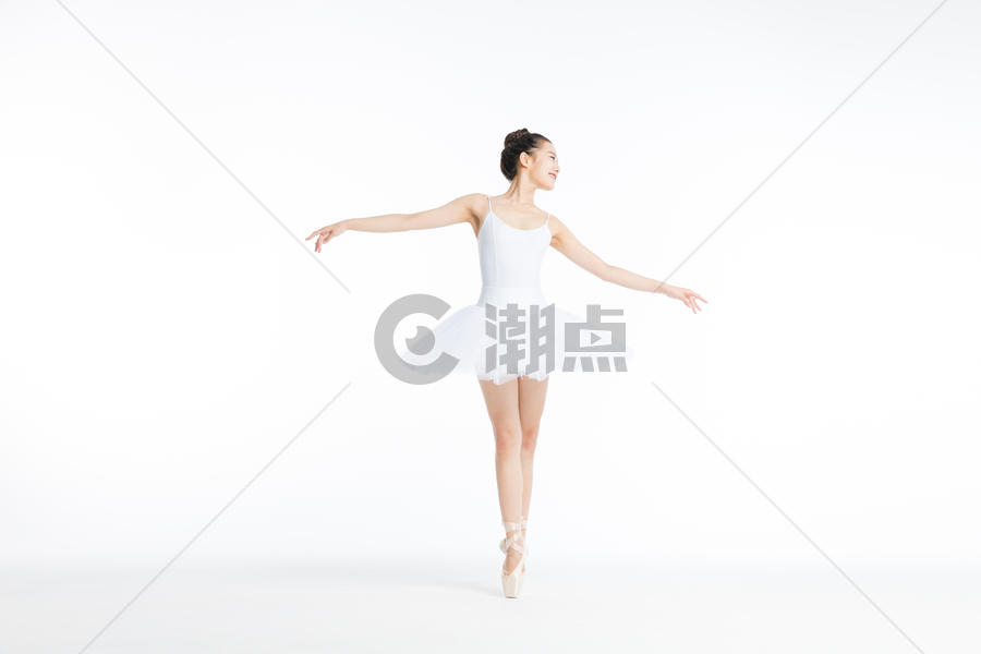 舞蹈美女跳芭蕾舞图片素材免费下载