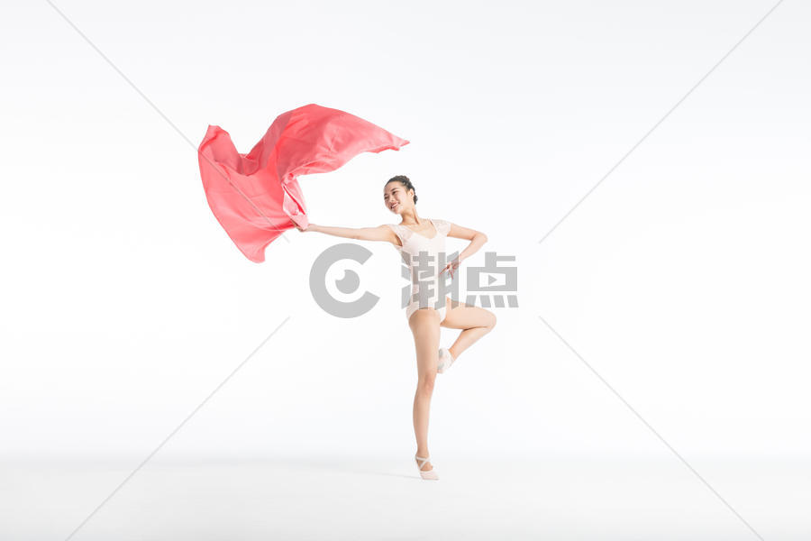 舞蹈丝带美女跳跃图片素材免费下载