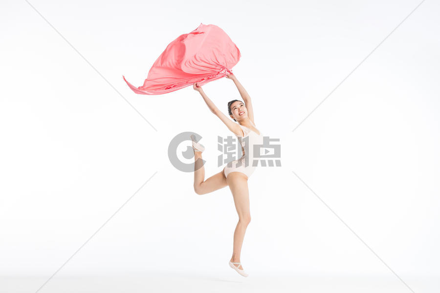 舞蹈丝带美女跳跃图片素材免费下载