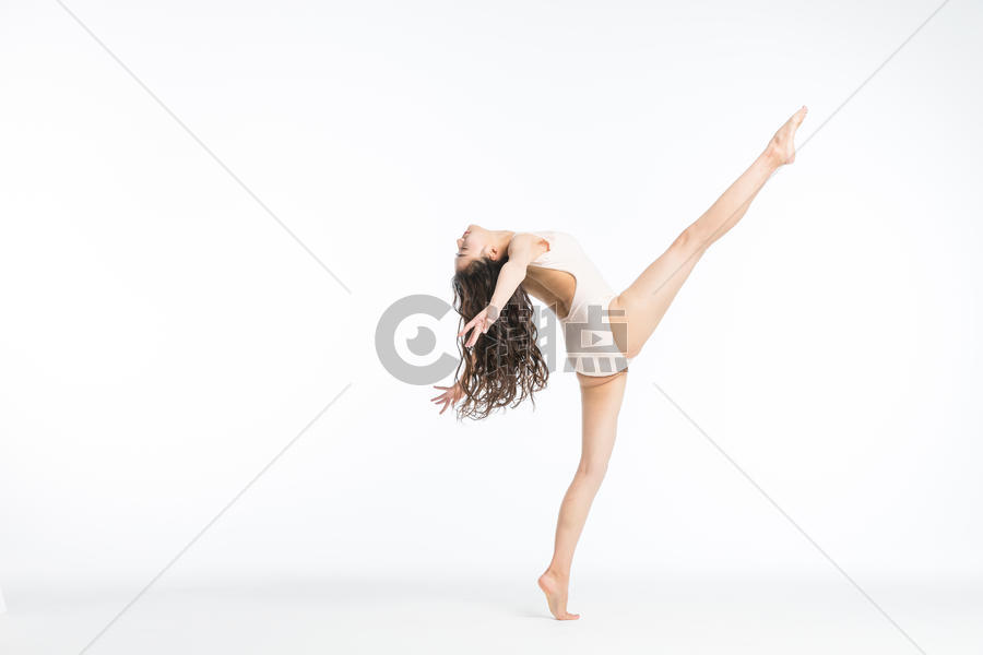 现代舞美女跳舞图片素材免费下载