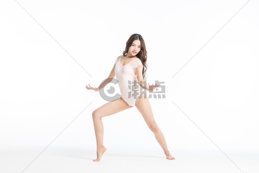 现代舞美女跳舞图片素材免费下载