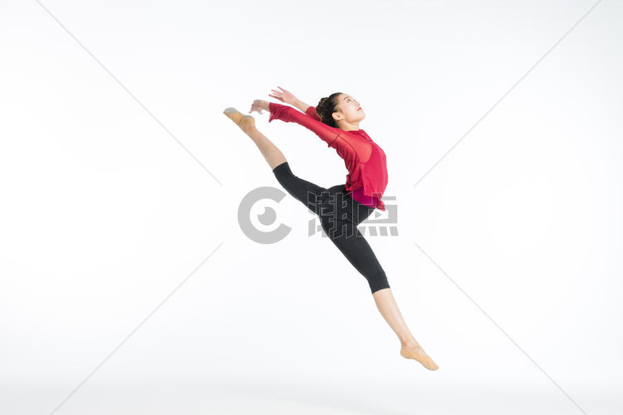 舞蹈美女跳跃图片素材免费下载