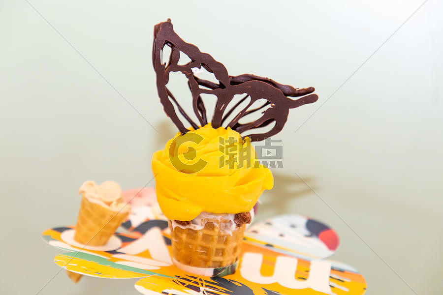 网红冰淇淋甜筒图片素材免费下载