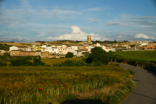 西班牙加泰罗尼亚地区曼雷萨附近乡村景色图片素材免费下载
