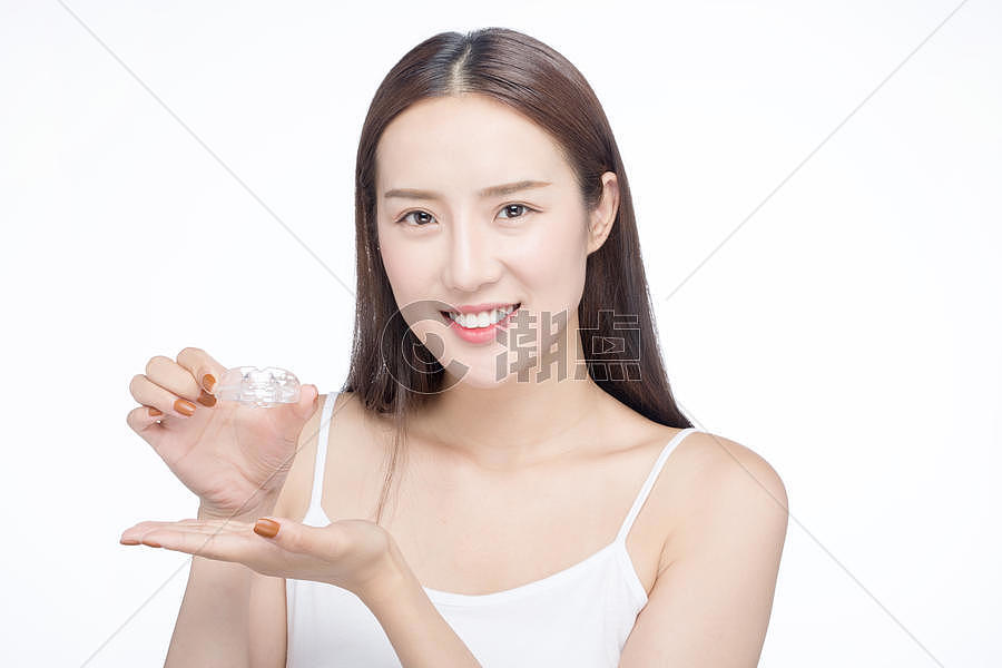 女性牙齿护理牙套图片素材免费下载