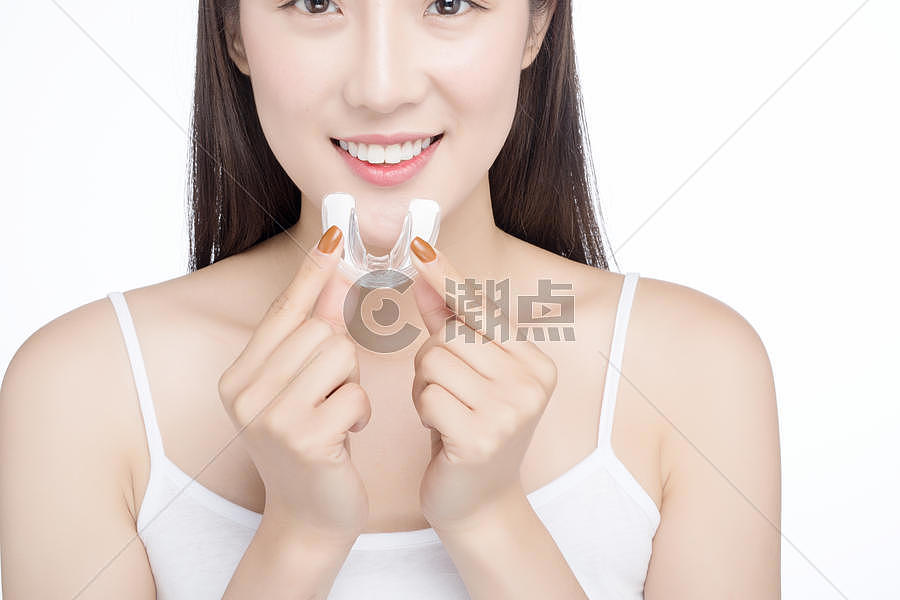 女性牙齿护理牙套图片素材免费下载