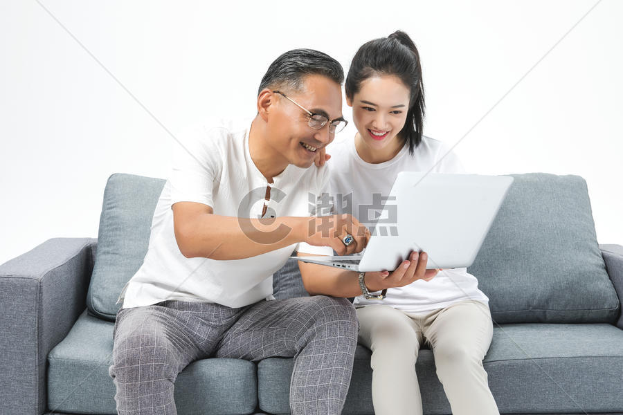 女儿教父亲用电子产品图片素材免费下载