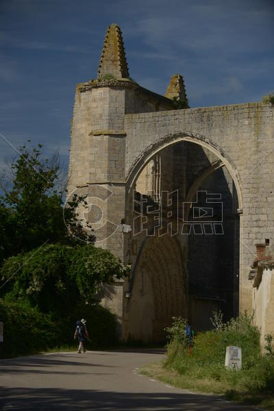 西班牙布尔果斯朝圣之路经过的中世纪教堂图片素材免费下载