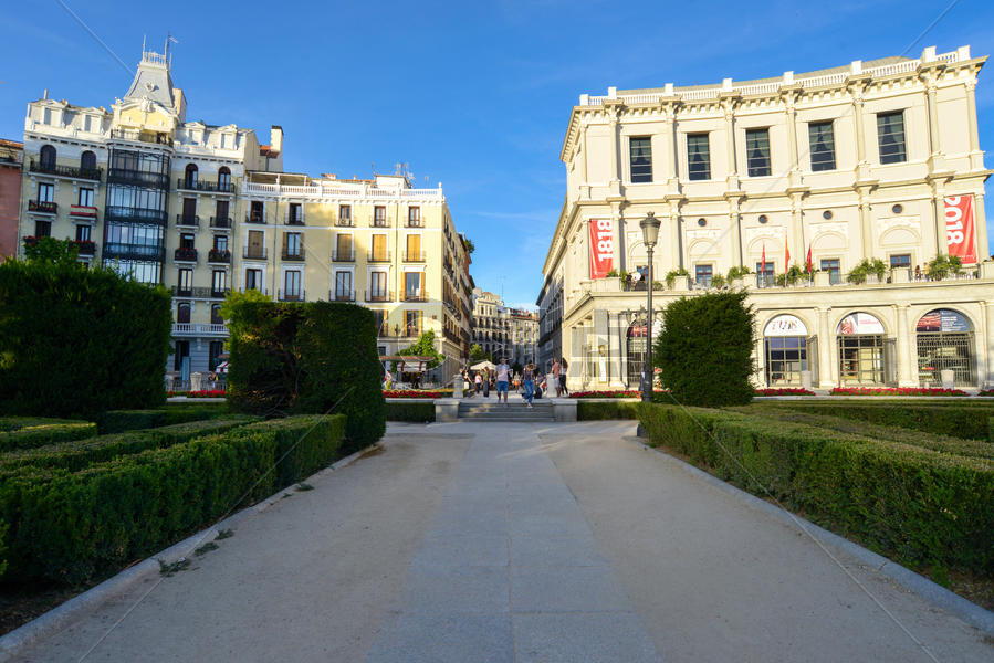 西班牙马德里王宫前的广场图片素材免费下载