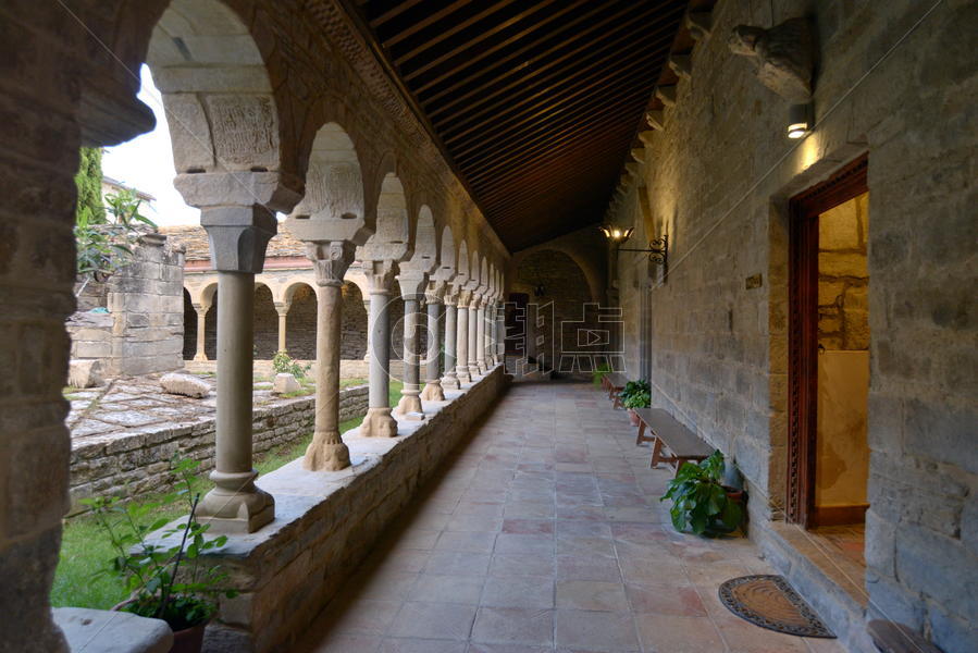 西班牙阿拉贡地区伊莎贝拉古城的中世纪建筑图片素材免费下载