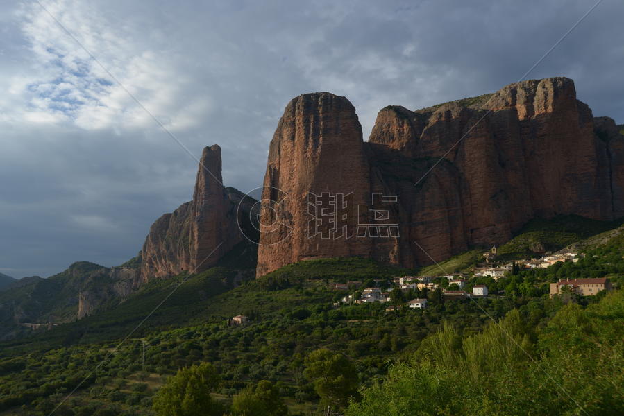 西班牙韦斯卡地区穆里略德加列戈岩石山图片素材免费下载