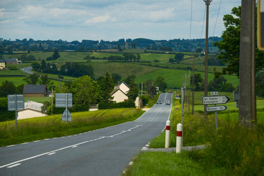 法国南部阿韦龙地区乡村公路图片素材免费下载