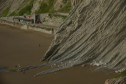 西班牙巴斯克海岸独特的复理石地质结构海滩图片素材免费下载