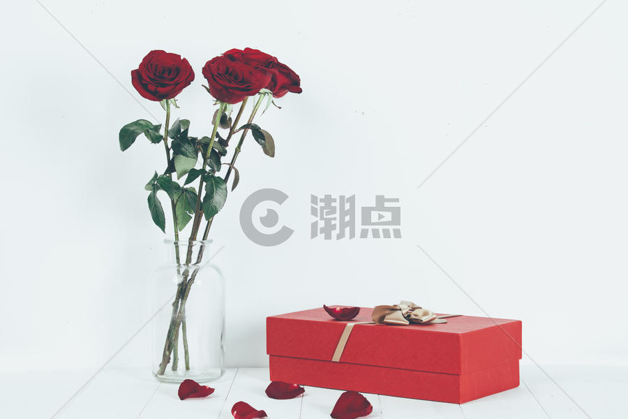 七夕情人节玫瑰花礼物图片素材免费下载