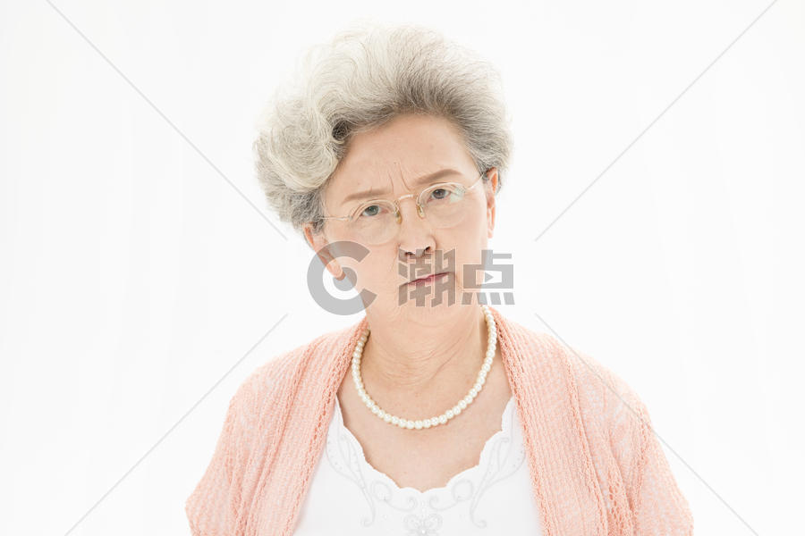 老年奶奶不高兴图片素材免费下载