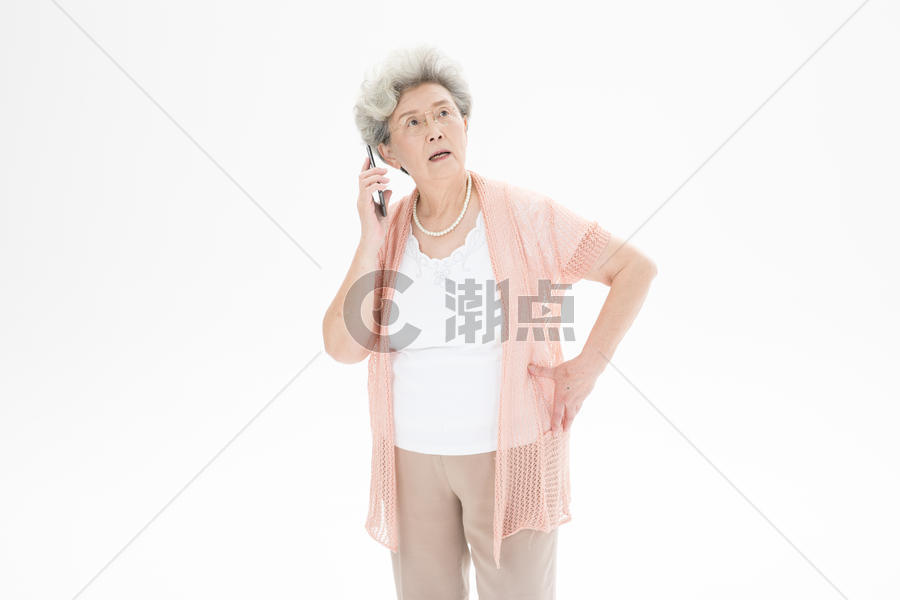 老年奶奶打电话图片素材免费下载