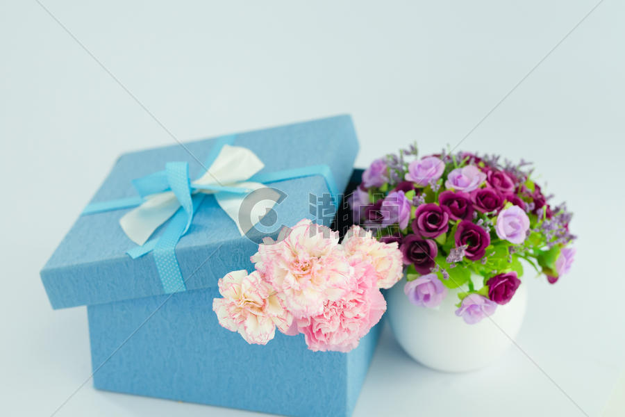 康乃馨花卉礼盒静物组合图片素材免费下载