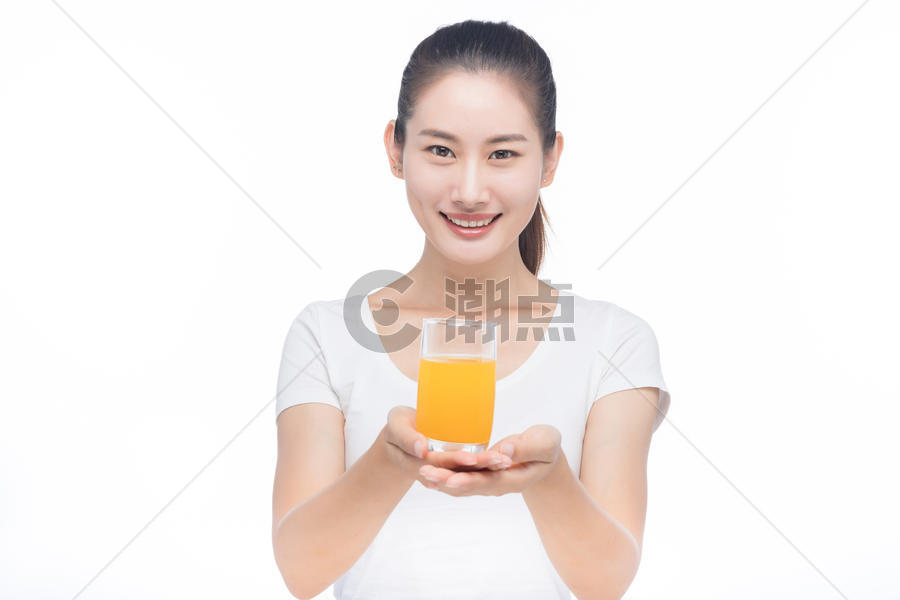 美女喝果汁图片素材免费下载