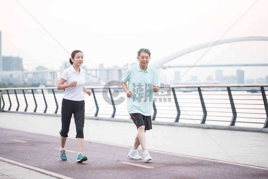 老年人运动锻炼图片素材免费下载