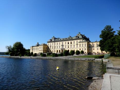 蓝天下的瑞典皇后宫前景图片素材免费下载