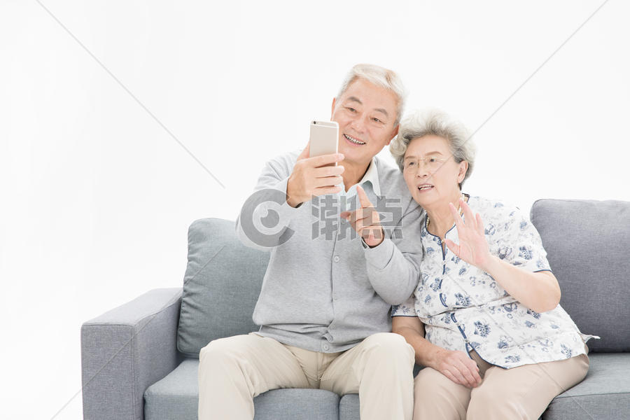 老年夫妇视频通话图片素材免费下载