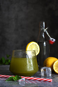 夏日柠檬抹茶饮料图片素材免费下载