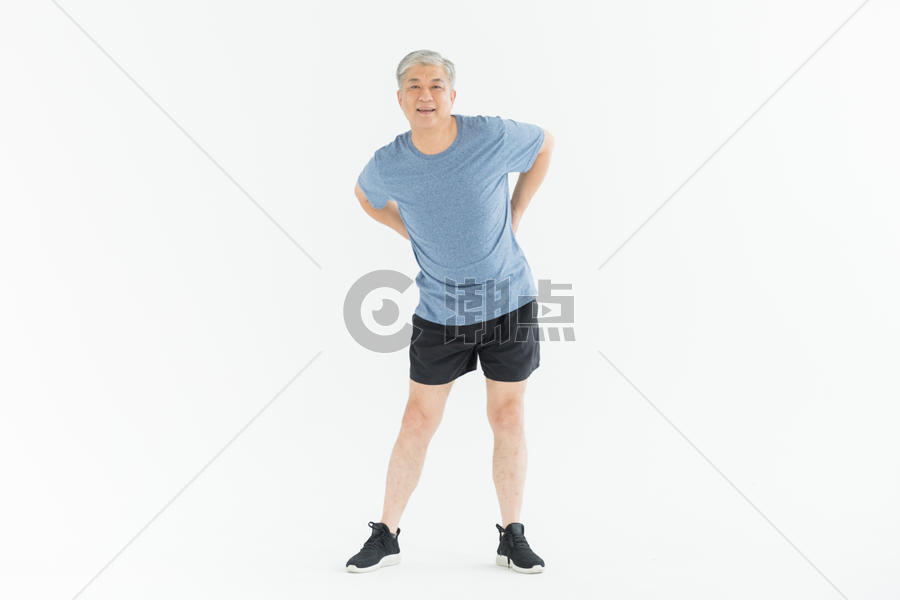 老年男性锻炼热身形象图片素材免费下载