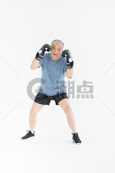 老年人拳击形象图片素材免费下载