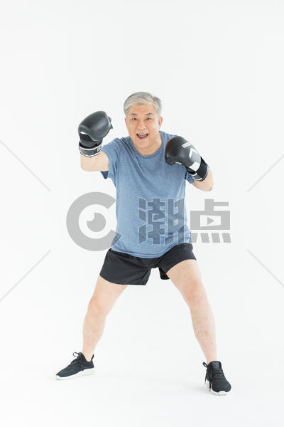 老年人拳击形象图片素材免费下载