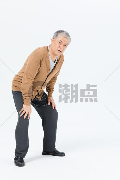 老年男性腰疼形象图片素材免费下载