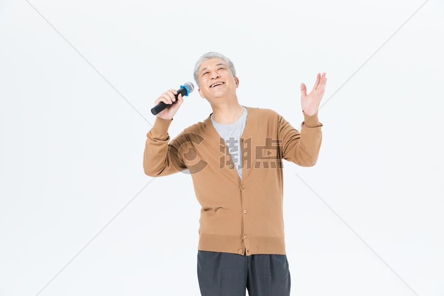 老年人唱歌图片素材免费下载