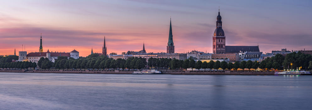 拉脱维亚首都里加老城夜景风光图片素材免费下载