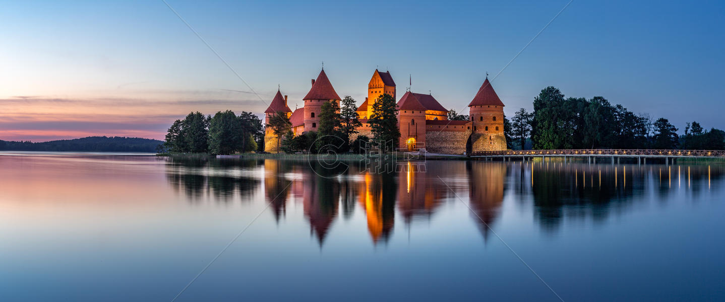 立陶宛著名旅游景点特拉凯城堡日落全景图图片素材免费下载