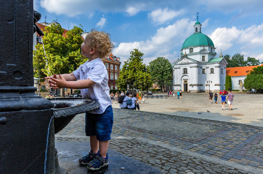 波兰首都华沙历史文化老城建筑风光图片素材免费下载