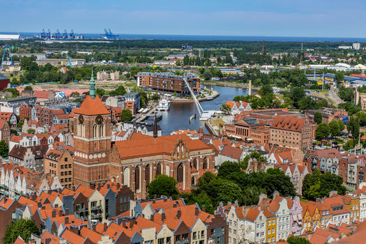 俯瞰波兰著名旅游城市格但斯克城市建筑图片素材免费下载