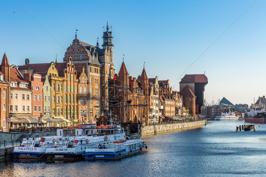 波兰历史文化名城格但斯克港口风光全景图图片素材免费下载