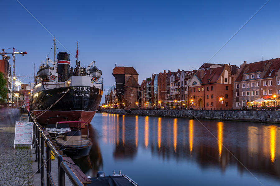 波兰著名旅游城市格但斯克港口夜景图片素材免费下载