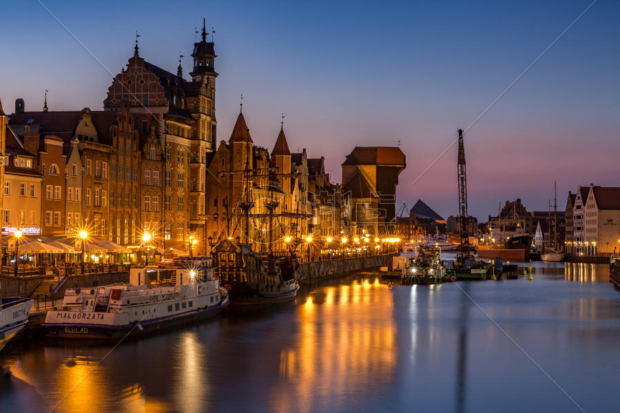 波兰著名旅游城市格但斯克港口夜景图片素材免费下载