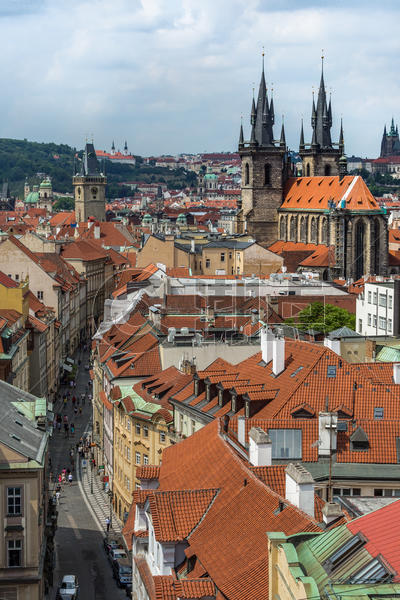 俯瞰布拉格著名旅游景点泰恩教堂图片素材免费下载