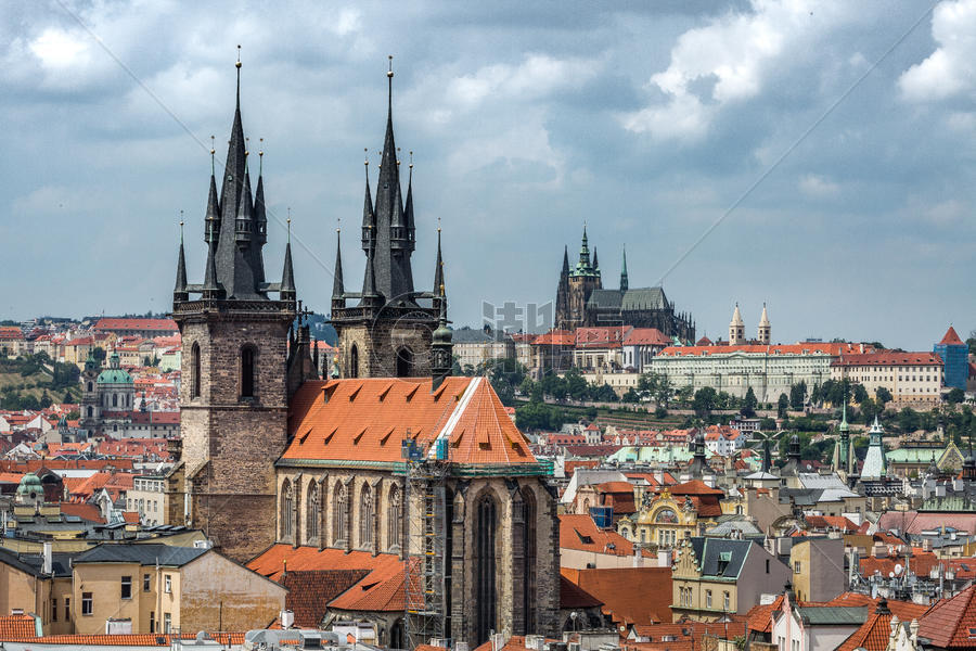 俯瞰布拉格著名旅游景点泰恩教堂图片素材免费下载